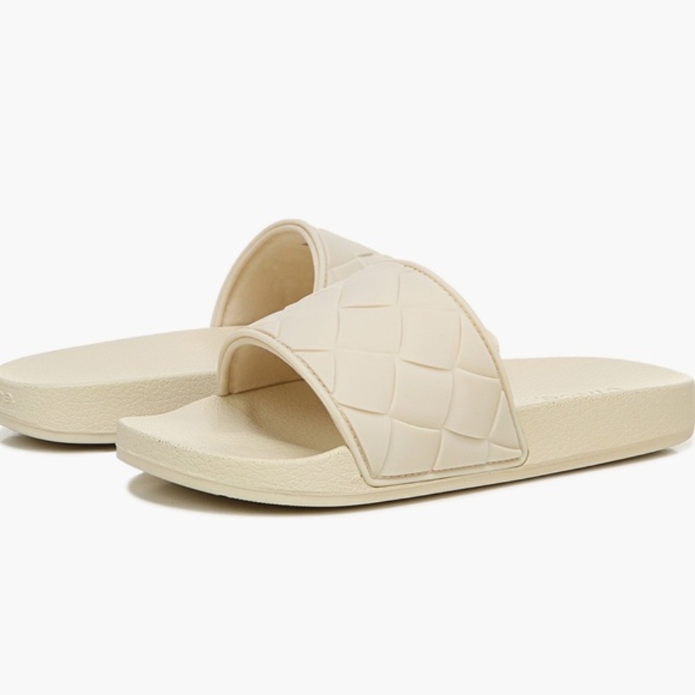 ✨ Vince Watley Eva Woven Slide Sandals ✨Women’s Size 9✨ Brand New ✨ Retail: $98✨